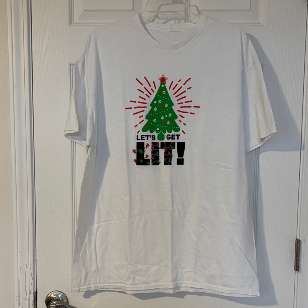 Men’s White Christmas Tree Graphic T-Shirt XL